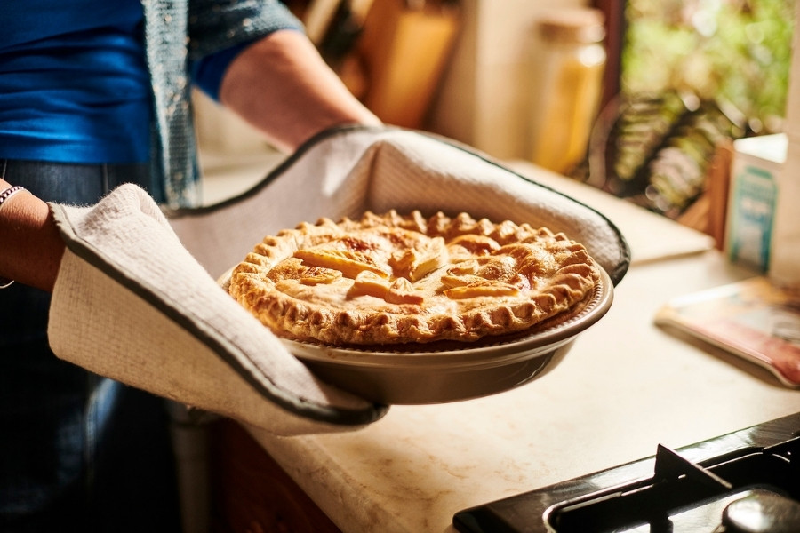 A hot pie cooked with an LPG cooker