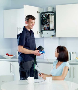 installation engineer helping